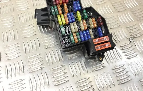 Porsche Cayenne (92A) Fuse module 7P0941828