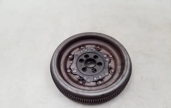 Volkswagen Caddy Dual mass flywheel 