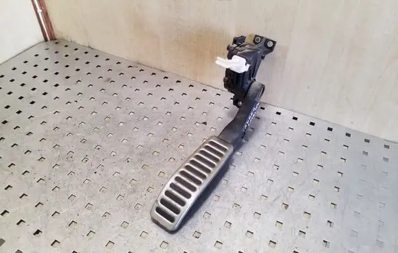 Volkswagen Touareg I Accelerator throttle pedal 7L6723507H 6PV00777024