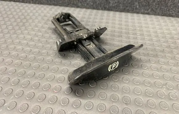 Mercedes-Benz Vito Viano W639 Hand brake release handle A6394270012