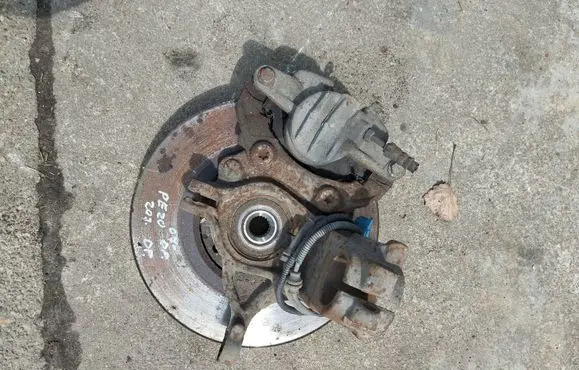 Peugeot 207 Front wheel hub