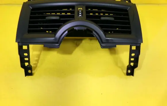 Renault Megane II Dash center air vent grill A1007049