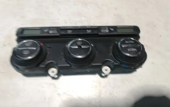 Volkswagen Golf V Climate control unit