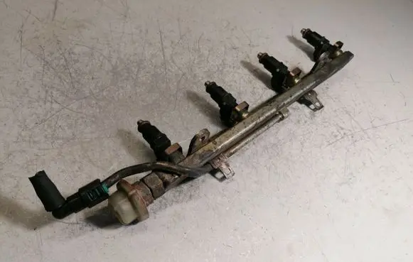 Honda CR-V Fuel main line pipe
