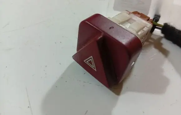 Peugeot 1007 Hazard light switch
