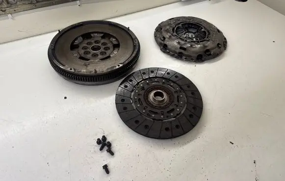 Volkswagen Multivan T5 Clutch pressure plate 324033110 124034510
