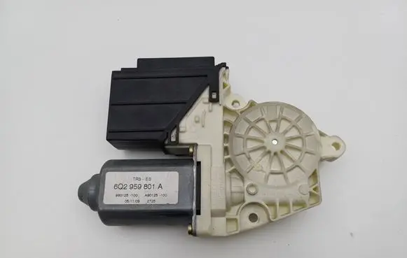 Seat Cordoba (6L) Front door window regulator motor 6Q2959801A
