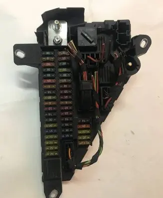 BMW 5 E60 E61 Fuse module 6906619