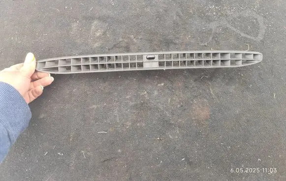 Volkswagen PASSAT B5.5 Dash center air vent grill 3B1819635