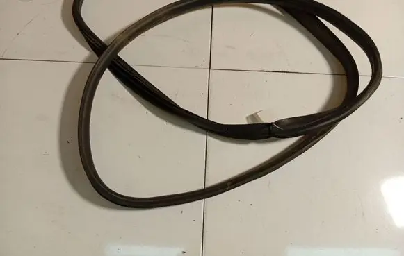Toyota Aygo AB10 Rubber seal front coupe door 
