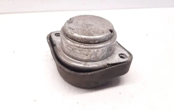 Volvo V70 Engine mount bracket 3B0399151 8E0399151AS