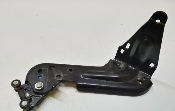 Chrysler Pacifica Sliding door lower roller guide/hinge VR059