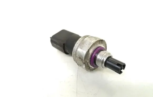 Mercedes-Benz E W211 Air conditioning (A/C) pressure sensor A2038300472