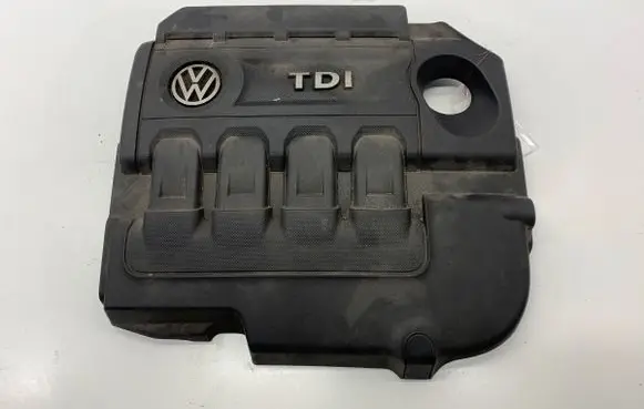 Volkswagen PASSAT B8 Engine cover (trim) 04L103925Q