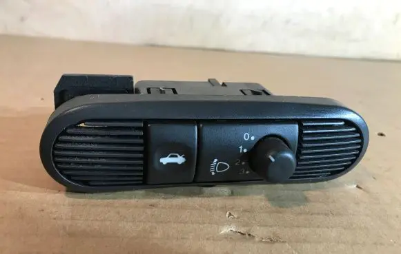 Jaguar XJ X308 Headlight level height control switch LNC6000BC 10400961150 GNC6880AA