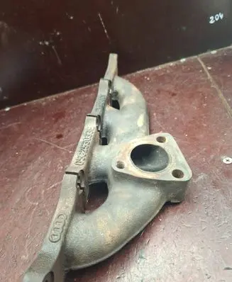 Seat Alhambra (Mk1) Exhaust manifold 058253033E