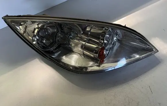 Mitsubishi Colt Headlight/headlamp MR957354 0301208202