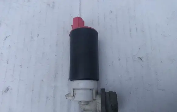 Toyota Avensis T250 Windscreen/windshield washer pump