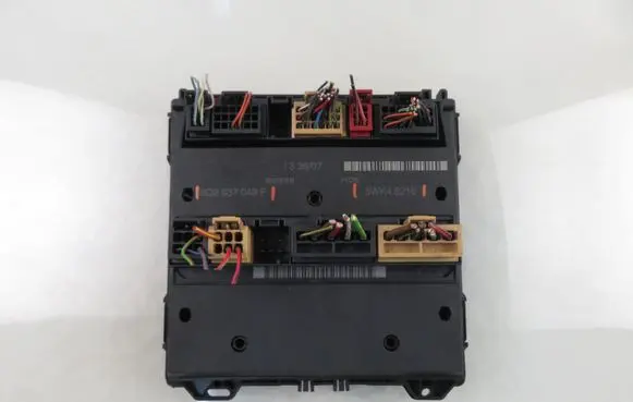 Skoda Fabia Mk1 (6Y) Central body control module 5WK48218 6Q2937049F