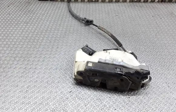 Volkswagen PASSAT B7 USA Front door lock 5K1837016E