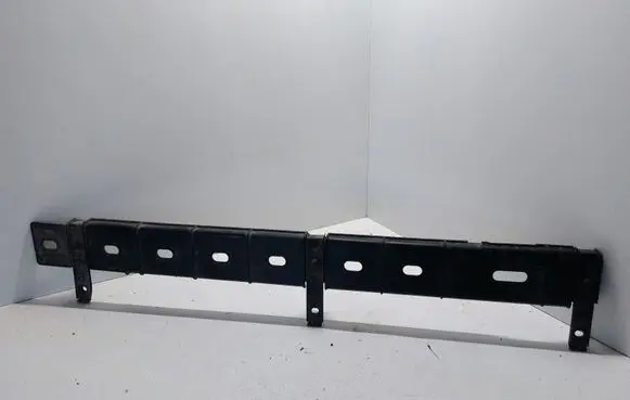 Center/middle under tray cover