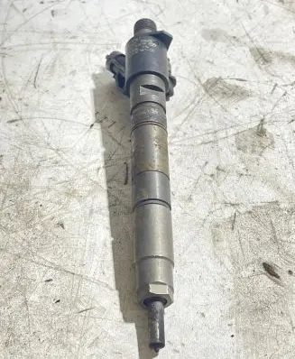 Volvo V70 Fuel injector 31272767