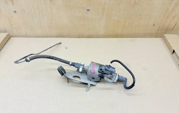 Ford C-MAX II Fuel injection high pressure pump AU5A5J284AA