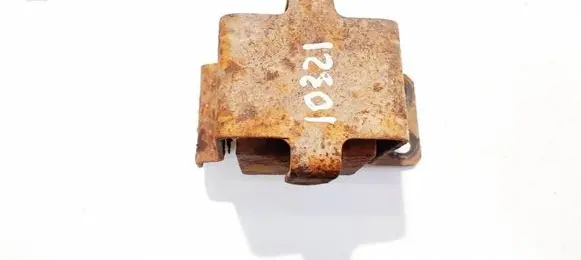 Engine mount bracket