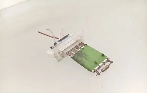 Dacia Sandero II Heater blower motor/fan resistor