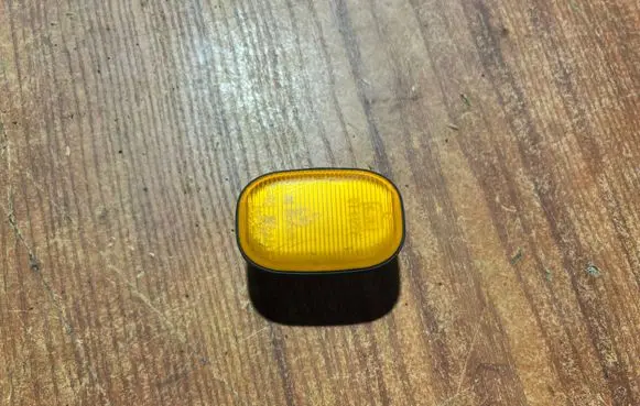 Toyota Avensis Verso Front fender indicator light