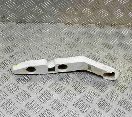 Fender mounting bracket