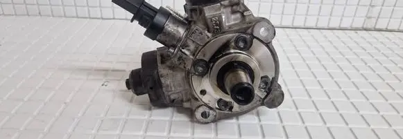 BMW 7 F01 F02 F03 F04 Fuel injection high pressure pump 0445010617 7800123