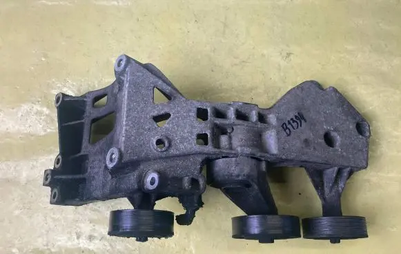 Mercedes-Benz B W245 Generator/alternator belt tensioner A2662000670