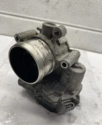 Volkswagen PASSAT B7 Throttle valve 03L128063K