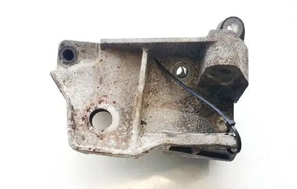 Volvo S80 Engine mounting bracket 