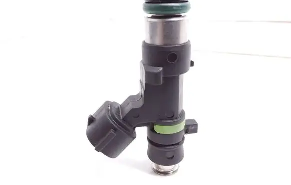 Mitsubishi Colt Fuel injector EAT320 KMN230B