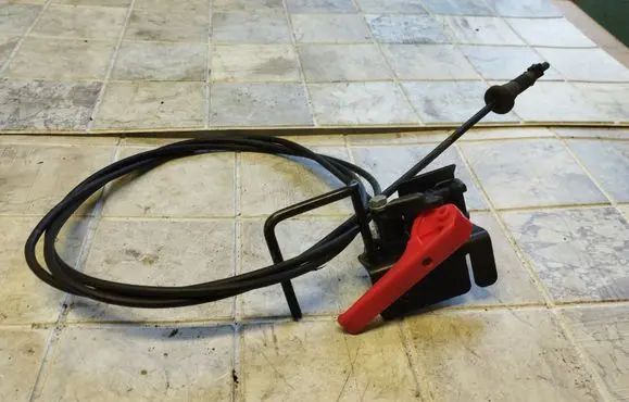 Citroen Berlingo Engine bonnet (hood) release handle