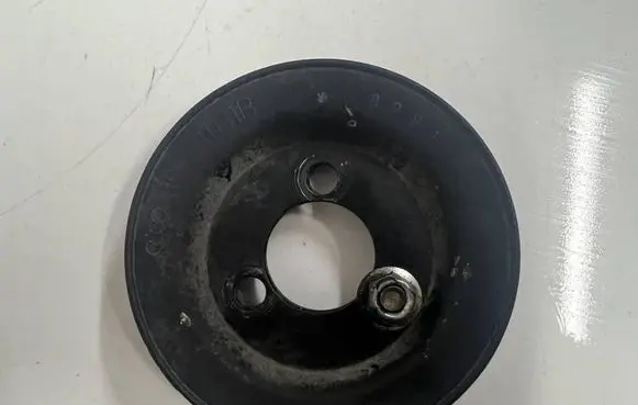 Volkswagen PASSAT B5 Water pump pulley 058121031B 058121031C