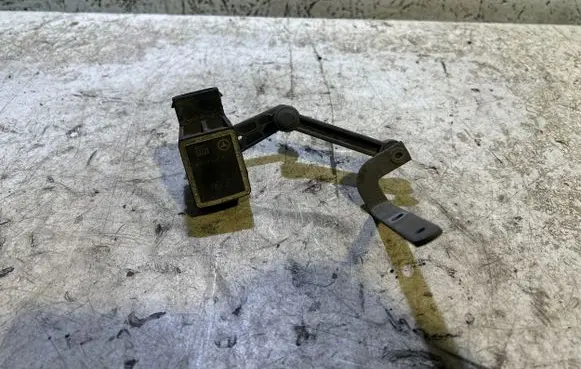 Mercedes-Benz ML W164 Air suspension front height level sensor A0105427717 28207