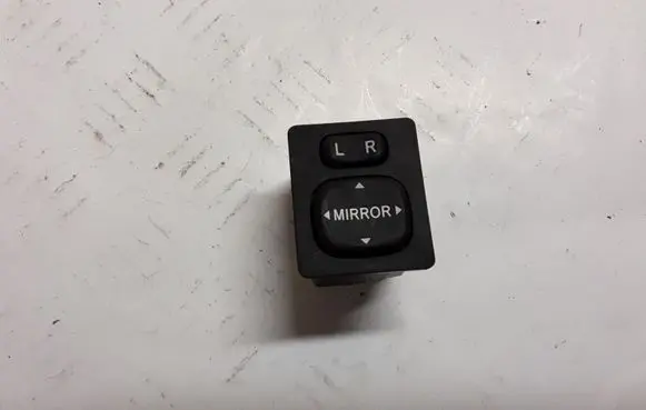 Toyota Corolla E120 E130 Wing mirror switch 183574