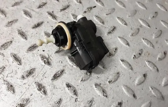 Dacia Sandero III Headlight level adjustment motor 260566235R