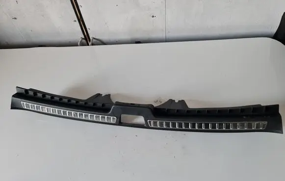 Trunk/boot sill cover protection