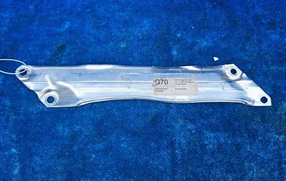 BMW 7 G70 Heat shield in engine bay 5A26AF6