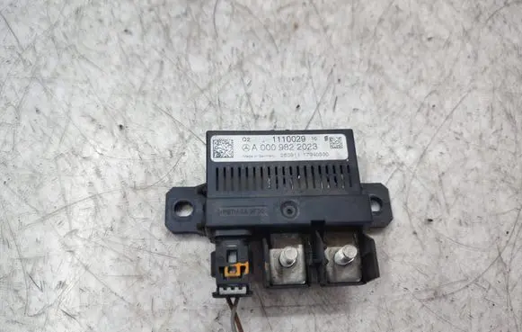 Mercedes-Benz GLK (X204) Charging relay A0009822023