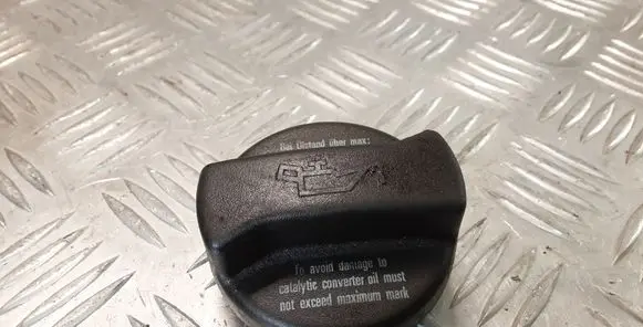 Volkswagen Golf IV Oil filler cap 026103485