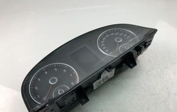 Volkswagen Touran II Speedometer (instrument cluster) 1T0920875M