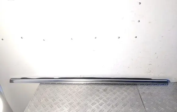 Mercedes-Benz GL X164 Windshield trim A1646907080
