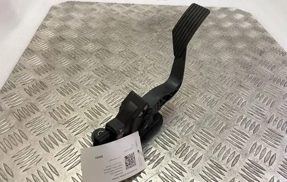 Mitsubishi Outlander Accelerator throttle pedal 1600A188