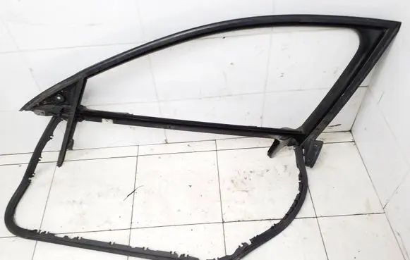Audi A6 S6 C6 4F Front door window/glass frame 4F0837629