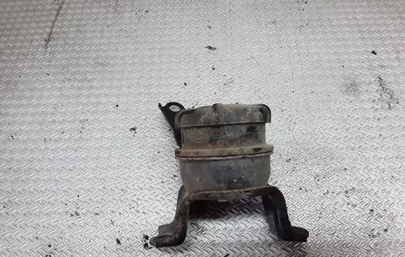 Toyota Avensis T220 Engine mount bracket